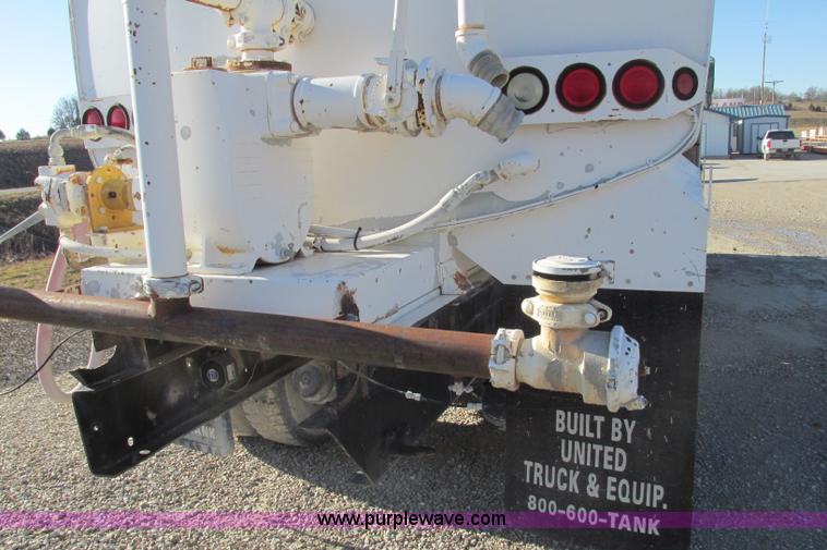 image for item F4749 1982 International Paystar 5000 water truck