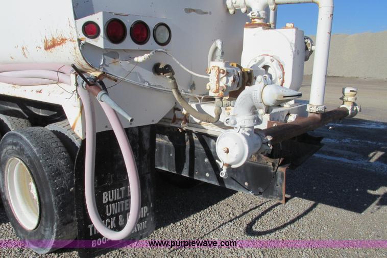 image for item F4749 1982 International Paystar 5000 water truck