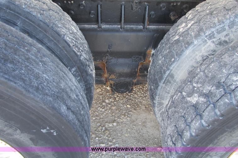 image for item F4749 1982 International Paystar 5000 water truck