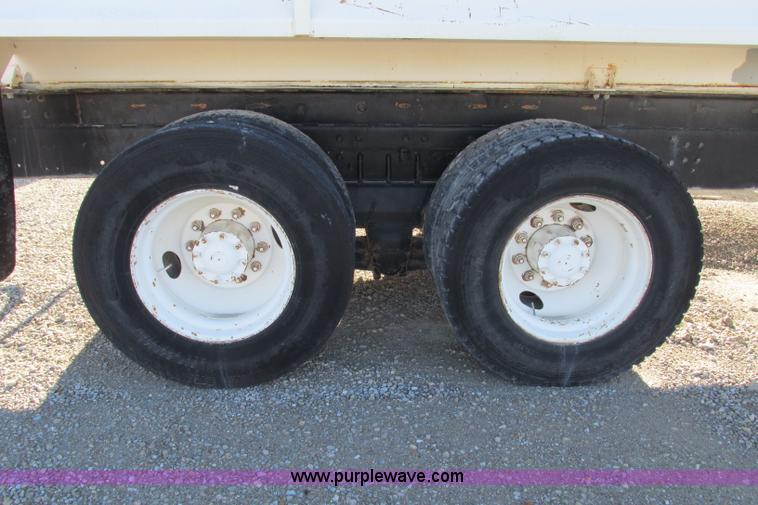 image for item F4749 1982 International Paystar 5000 water truck