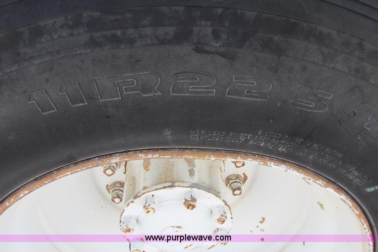 image for item F4749 1982 International Paystar 5000 water truck