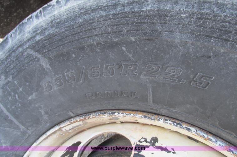 image for item F4749 1982 International Paystar 5000 water truck