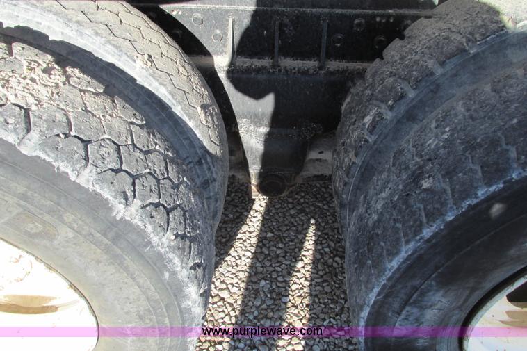 image for item F4749 1982 International Paystar 5000 water truck