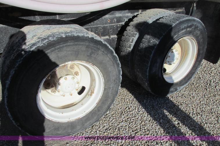 image for item F4749 1982 International Paystar 5000 water truck