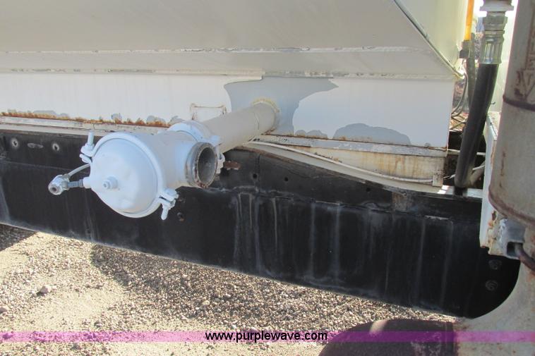 image for item F4749 1982 International Paystar 5000 water truck