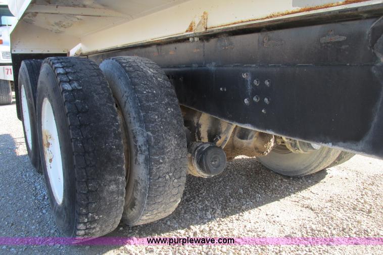 image for item F4749 1982 International Paystar 5000 water truck