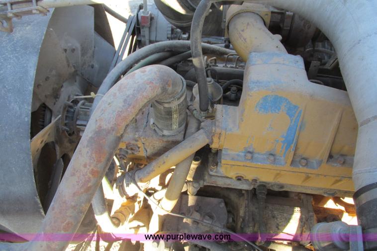 image for item F4749 1982 International Paystar 5000 water truck