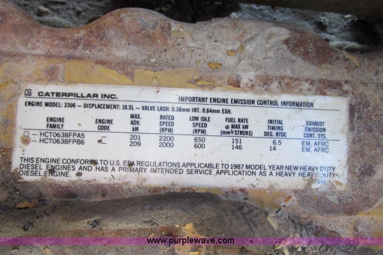 image for item F4749 1982 International Paystar 5000 water truck