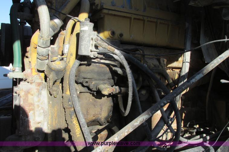 image for item F4749 1982 International Paystar 5000 water truck