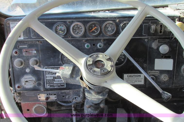 image for item F4749 1982 International Paystar 5000 water truck