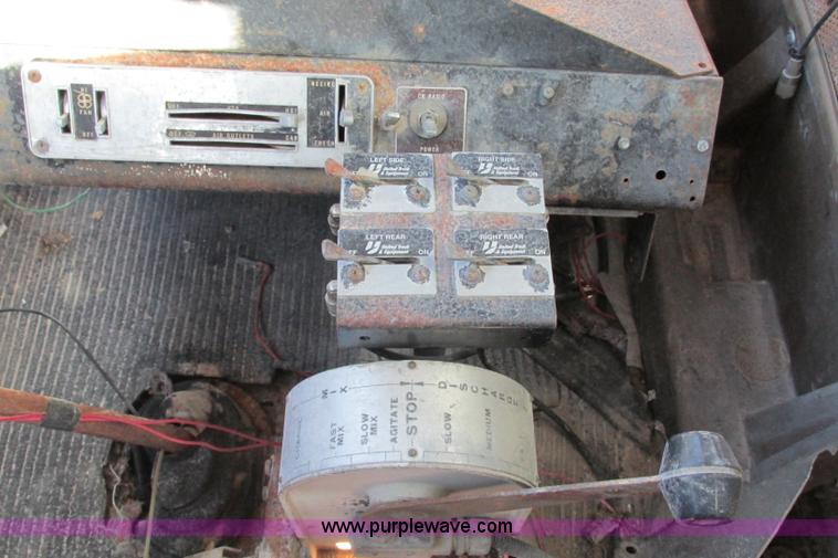 image for item F4749 1982 International Paystar 5000 water truck