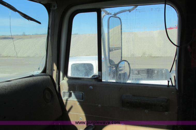 image for item F4749 1982 International Paystar 5000 water truck