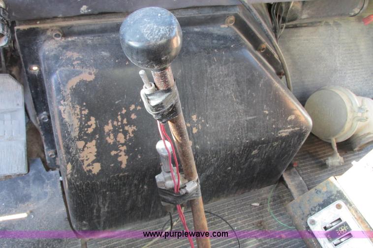 image for item F4749 1982 International Paystar 5000 water truck