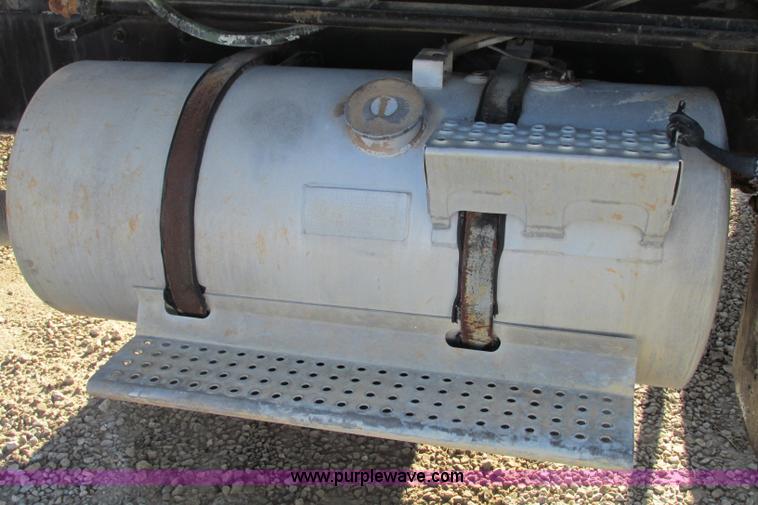 image for item F4749 1982 International Paystar 5000 water truck