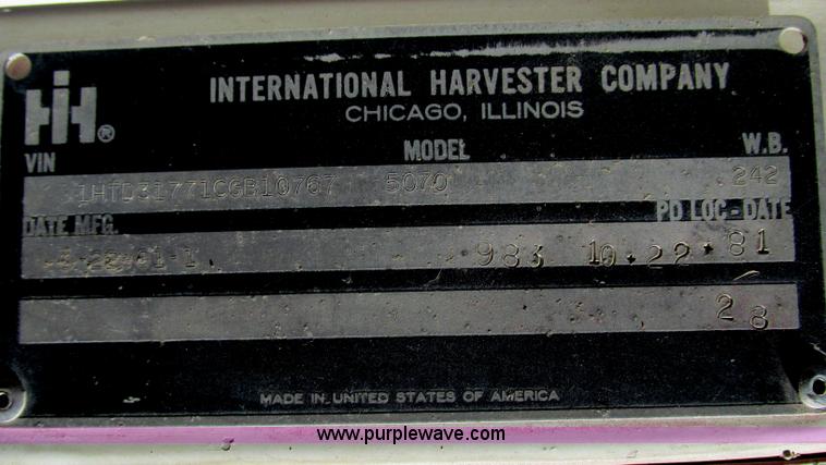 image for item F4749 1982 International Paystar 5000 water truck