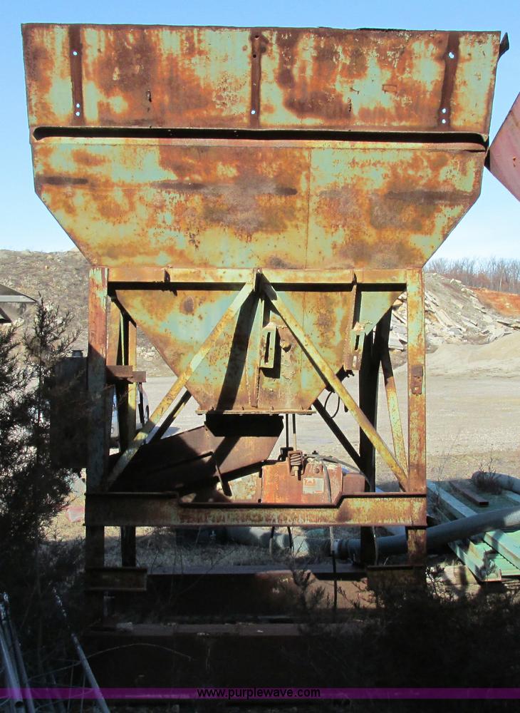 image for item F4750 Syntron 75A feed hopper