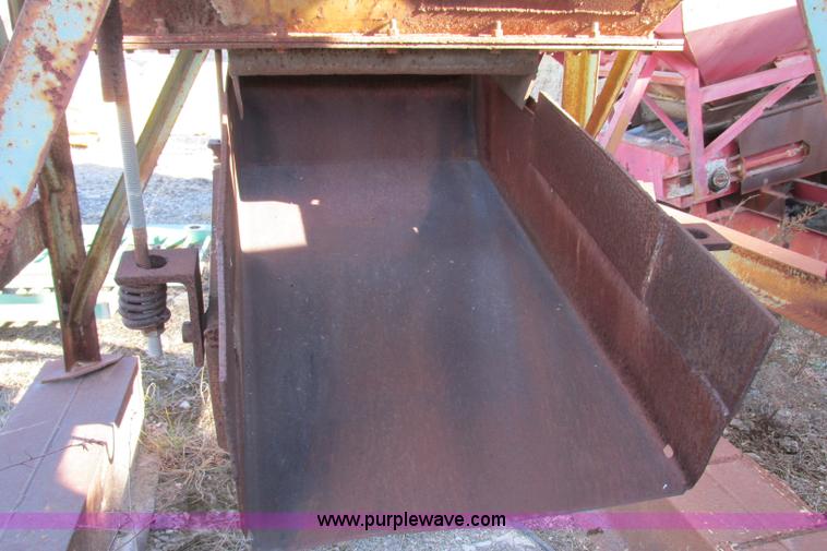 image for item F4750 Syntron 75A feed hopper