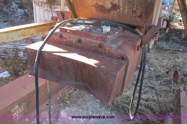 image for item F4750 Syntron 75A feed hopper