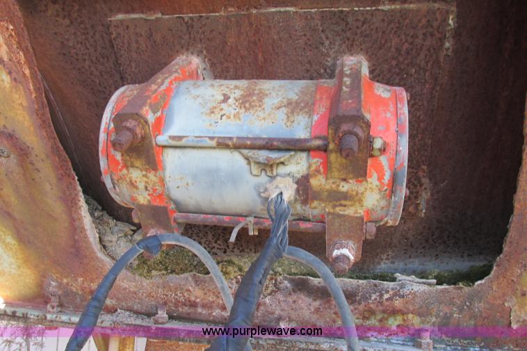 image for item F4750 Syntron 75A feed hopper