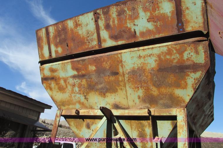 image for item F4750 Syntron 75A feed hopper