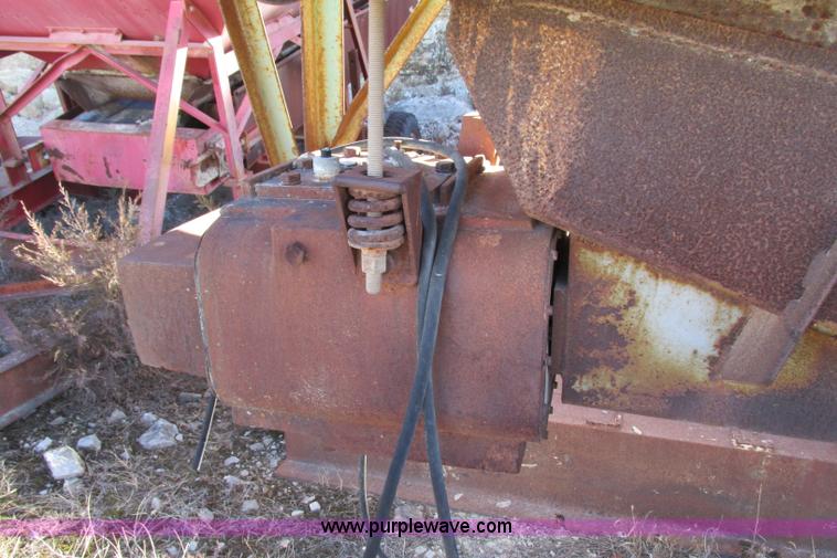 image for item F4750 Syntron 75A feed hopper