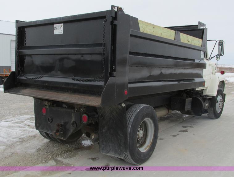 image for item F4764 1984 Ford F9000 dump truck