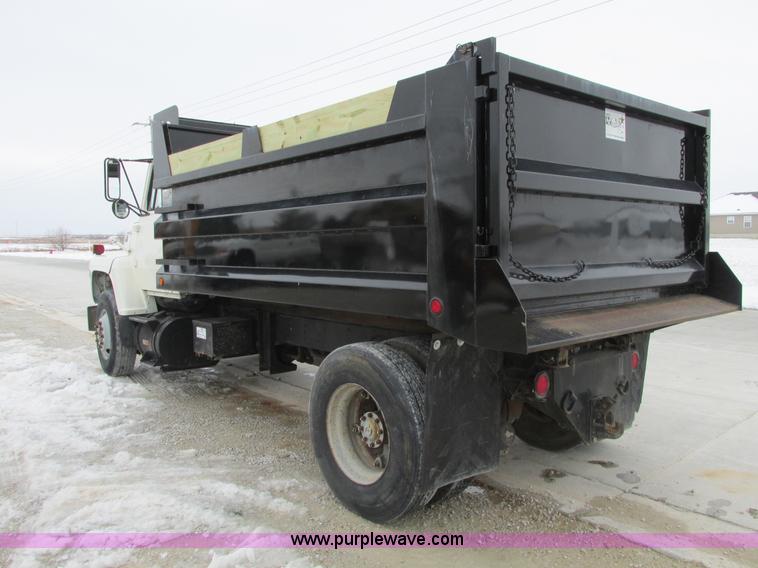 image for item F4764 1984 Ford F9000 dump truck