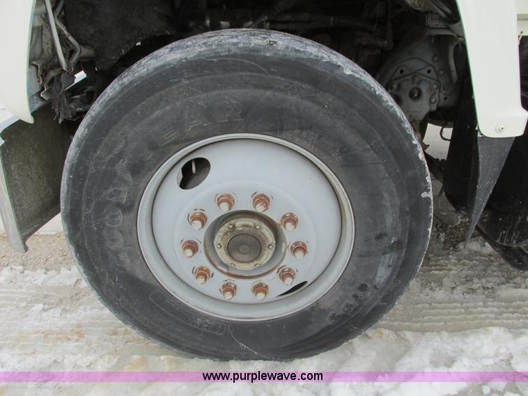 image for item F4764 1984 Ford F9000 dump truck