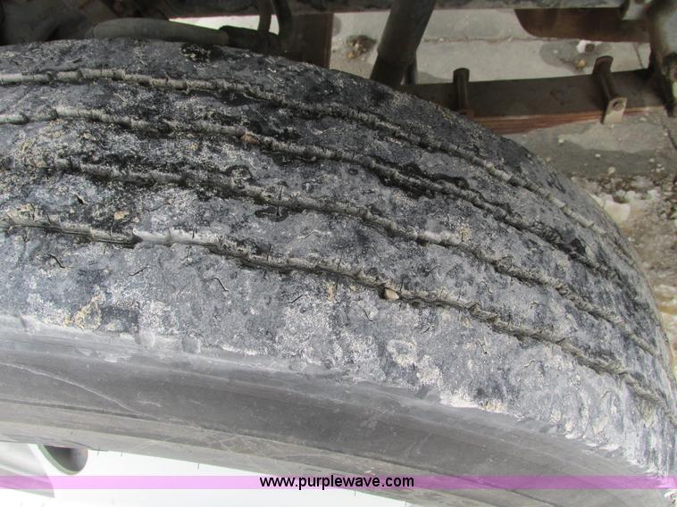 image for item F4764 1984 Ford F9000 dump truck