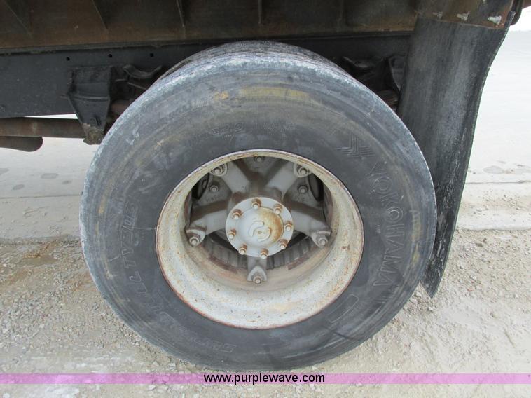 image for item F4764 1984 Ford F9000 dump truck