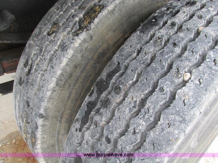 image for item F4764 1984 Ford F9000 dump truck