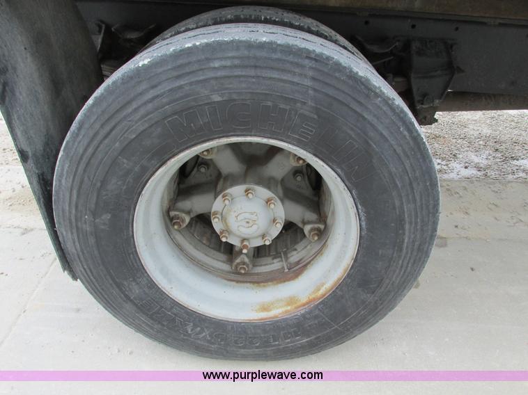 image for item F4764 1984 Ford F9000 dump truck