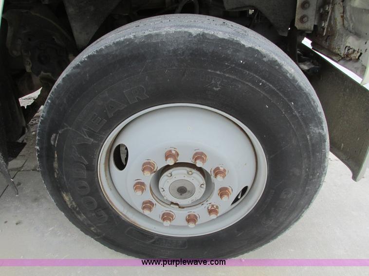 image for item F4764 1984 Ford F9000 dump truck