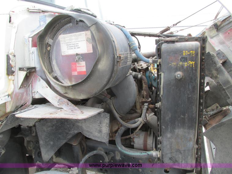 image for item F4764 1984 Ford F9000 dump truck