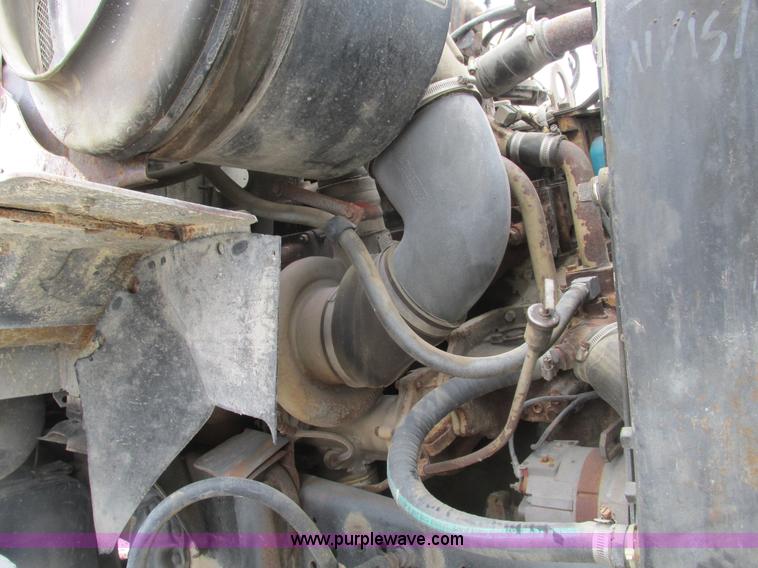 image for item F4764 1984 Ford F9000 dump truck