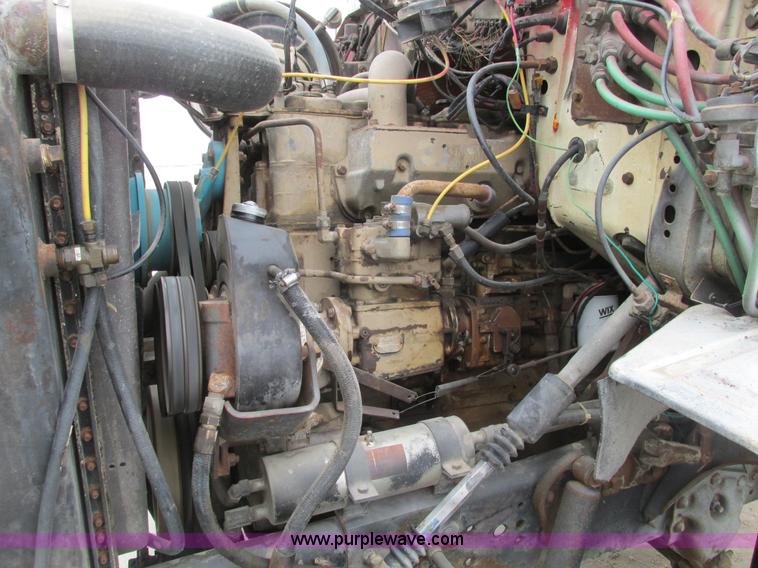 image for item F4764 1984 Ford F9000 dump truck