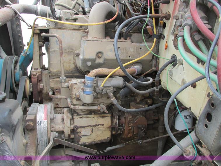 image for item F4764 1984 Ford F9000 dump truck