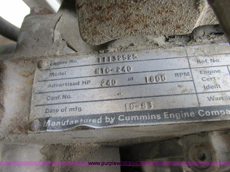 image for item F4764 1984 Ford F9000 dump truck