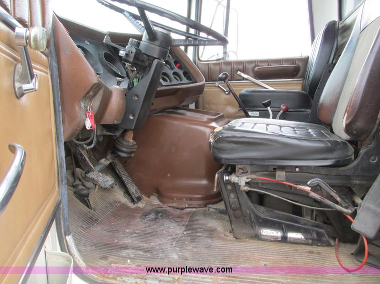 image for item F4764 1984 Ford F9000 dump truck