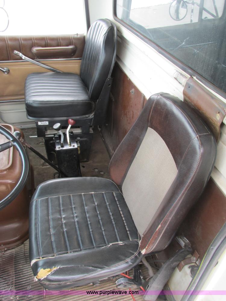 image for item F4764 1984 Ford F9000 dump truck