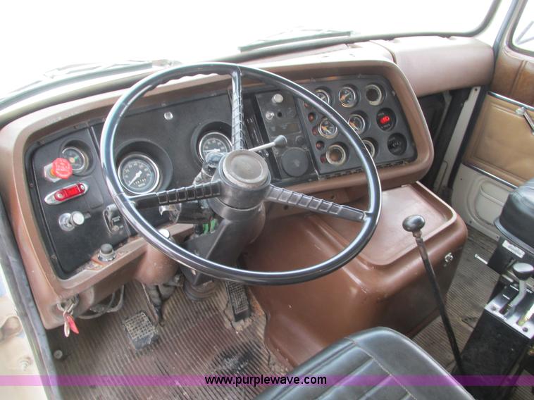 image for item F4764 1984 Ford F9000 dump truck