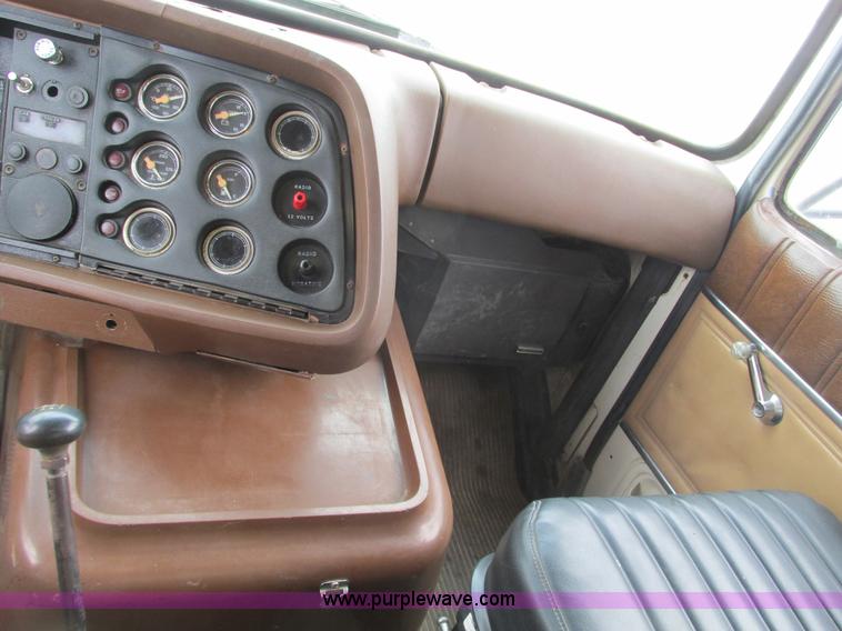 image for item F4764 1984 Ford F9000 dump truck