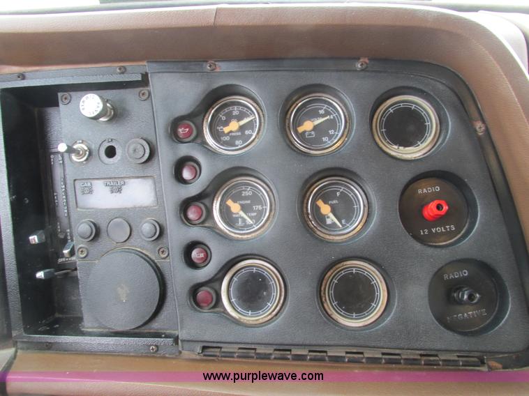 image for item F4764 1984 Ford F9000 dump truck