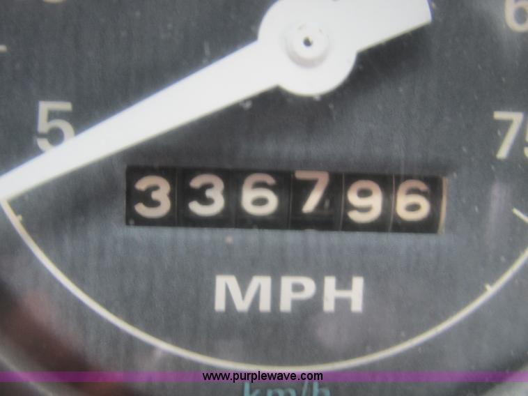 image for item F4764 1984 Ford F9000 dump truck