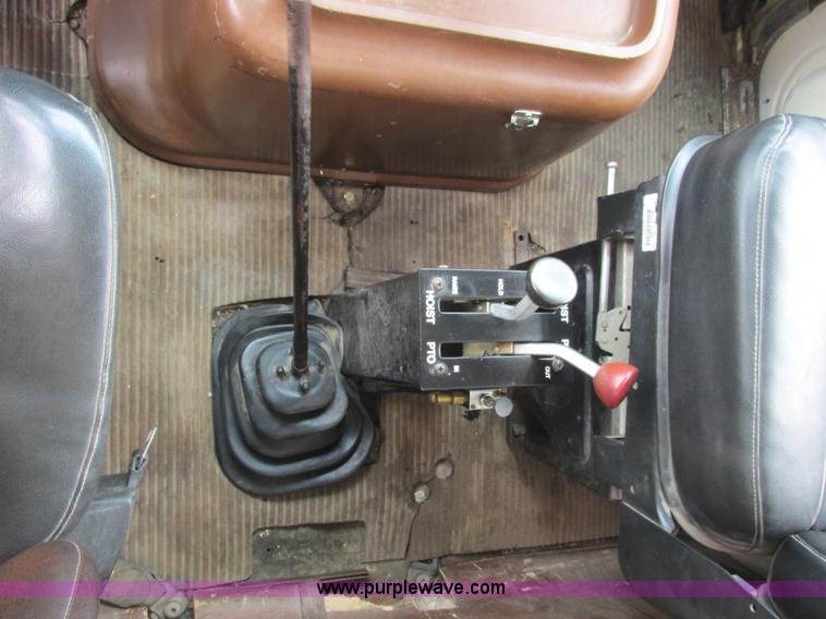 image for item F4764 1984 Ford F9000 dump truck