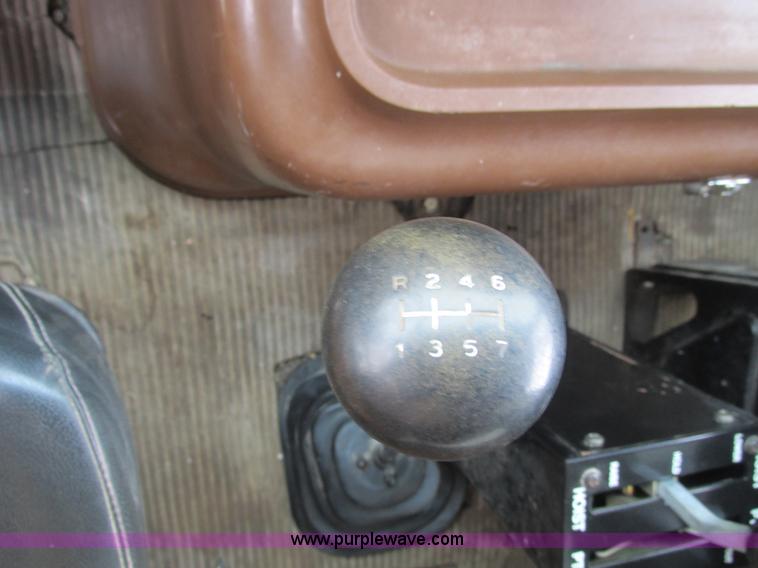 image for item F4764 1984 Ford F9000 dump truck