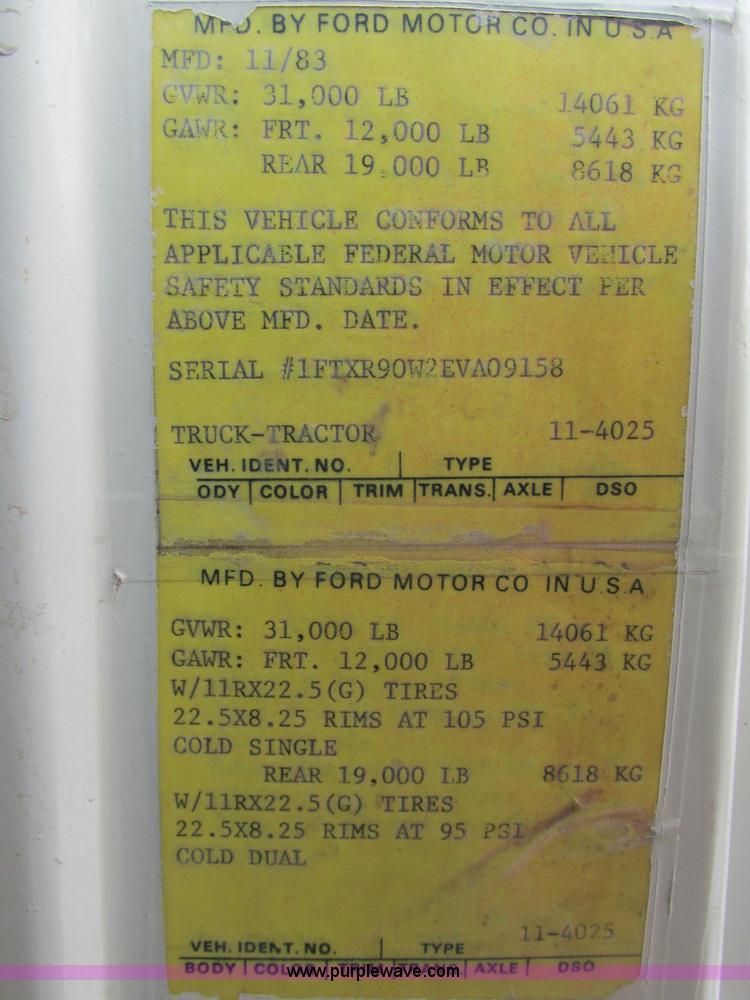 image for item F4764 1984 Ford F9000 dump truck