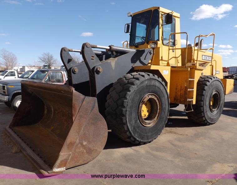 image for item F6426 1990 Michigan L140 wheel loader