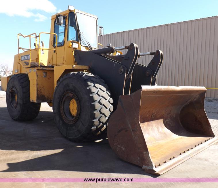 image for item F6426 1990 Michigan L140 wheel loader