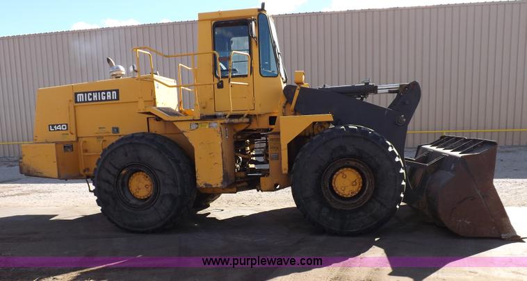 image for item F6426 1990 Michigan L140 wheel loader